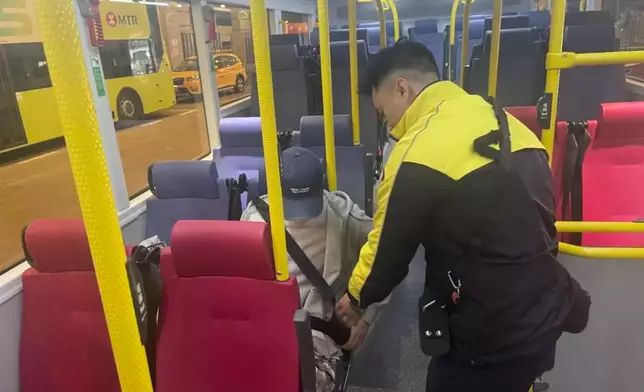 Staff would provide assistance to passengers when necessary. Photo source: FB of TD