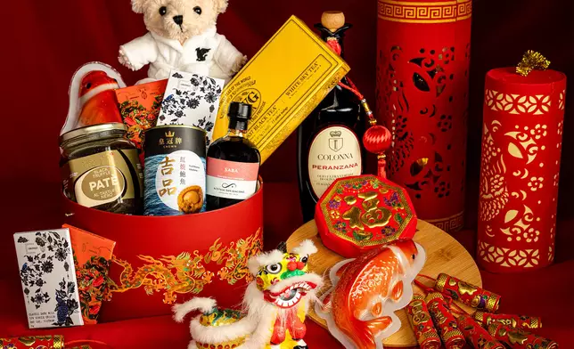 Galaxy Macau’s Urban Kitchen presents the “Chinese New Year Hamper Set” to welcome a year of good luck, while Lai Heen has created the “Rice Pudding Treasure Box” to spread lucky wishes.