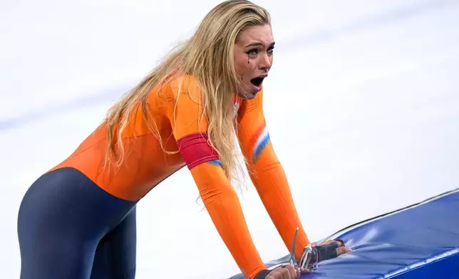 Jutta Leerdam of the Netherlands cries after winning the gold medal in the women's 1,000 meters speedskating race at the 2026 Winter Olympics, in Milan, Italy, Monday, Feb. 9, 2026. (AP Photo/Luca Bruno)