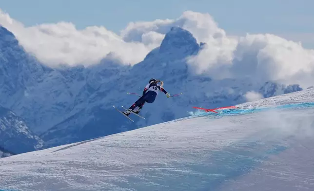 United States' Lindsey Vonn crashes during an alpine ski women's downhill race, at the 2026 Winter Olympics, in Cortina d'Ampezzo, Italy, Sunday, Feb. 8, 2026. (AP Photo/Jacquelyn Martin)