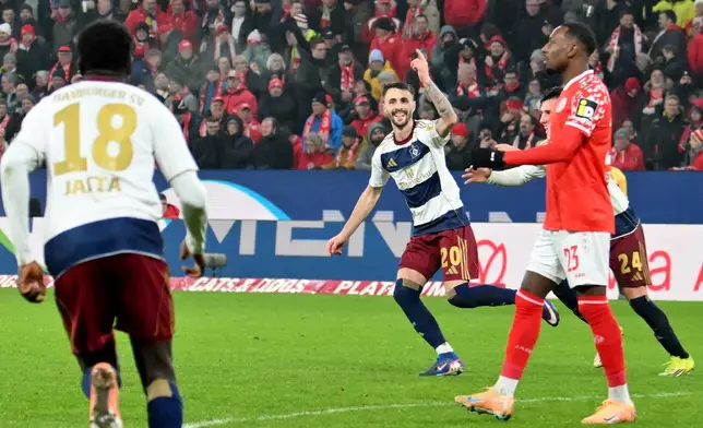 Hamburg's Fabia Viera (20) celebrates scoring during the Bundesliga soccer match between Mainz 05 and Hamburger SV in Mainz, Germany, Friday Feb. 20, 2026. (Torsten Silz/dpa via AP)