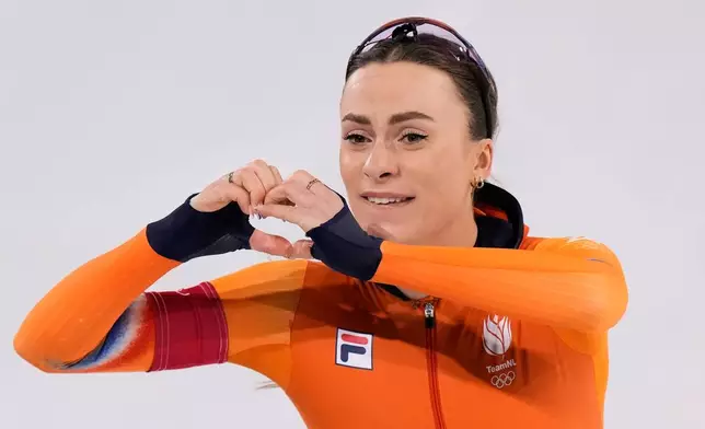 Femke Kok of the Netherlands celebrates winning the gold medal in the women's 500 meters speedskating race at the 2026 Winter Olympics, in Milan, Italy, Sunday, Feb. 15, 2026. (AP Photo/Luca Bruno)