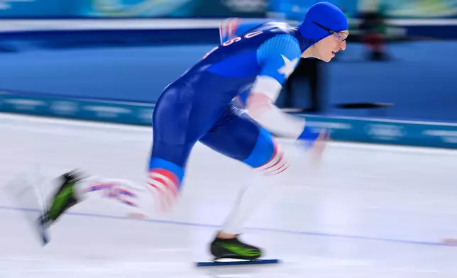 Jordan Stolz of the U.S. competes to win a silver medal in the men's 1500 meters speedskating race at the 2026 Winter Olympics, in Milan, Italy, Thursday, Feb. 19, 2026. (AP Photo/Ben Curtis)