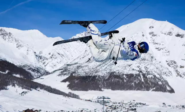 China's Eileen Gu competes during the women's freestyle skiing halfpipe final at the 2026 Winter Olympics, in Livigno, Italy, Sunday, Feb. 22, 2026. (AP Photo/Julia Demaree Nikhinson)