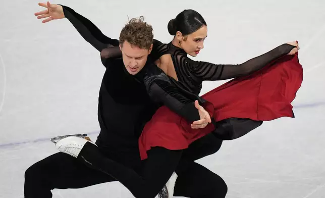 Madison Chock and Evan Bates of the United States compete during the figure skating ice dance team event at the 2026 Winter Olympics, in Milan, Italy, Saturday, Feb. 7, 2026. (AP Photo/Stephanie Scarbrough)