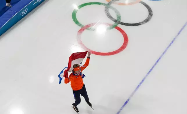 Netherlands' Jorrit Bergsma celebrates after winning bronze in the men's 10,000-meters speedskating final at the 2026 Winter Olympics, in Milan, Italy, Friday, Feb. 13, 2026. (AP Photo/David J. Phillip)