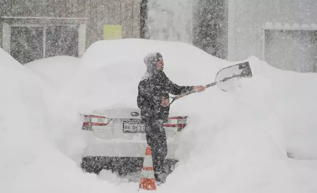 Adrián Narayan digs his car out of the snow Thursday, Feb. 19, 2026, in Soda Springs, Calif. (AP Photo/Godofredo A. Vásquez)