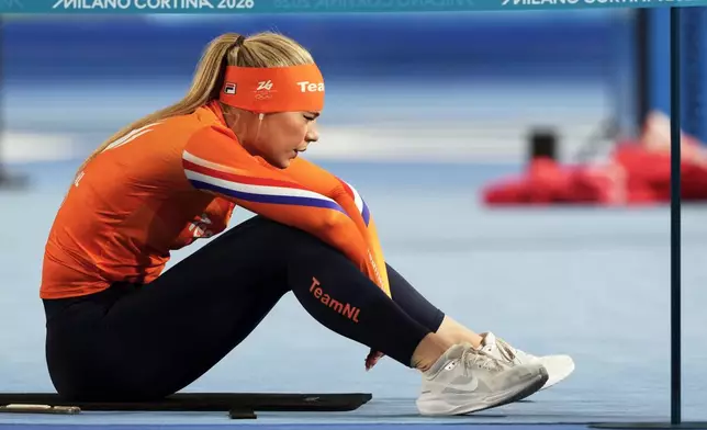 Jutta Leerdam of the Netherlands concentrates prior to the women's 1,000 meters speedskating race at the 2026 Winter Olympics, in Milan, Italy, Monday, Feb. 9, 2026. (AP Photo/Antonio Calanni)