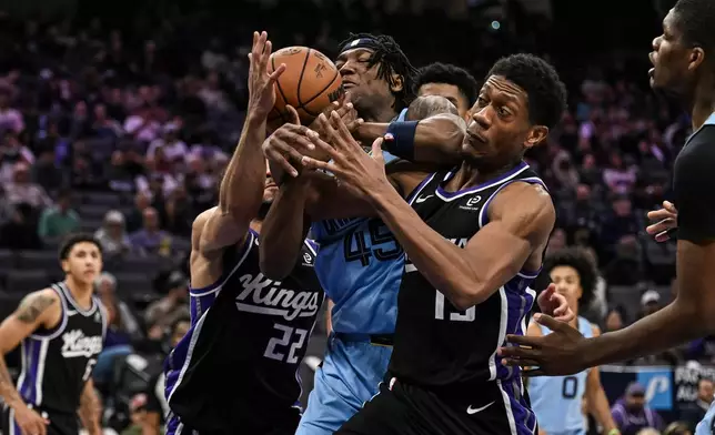 Memphis Grizzlies forward GG Jackson (45) and Sacramento Kings forward De'Andre Hunter fight for the rebound during the first half of an NBA basketball game, Wednesday, Feb. 4, 2026, in Sacramento, Calif. (AP Photo/Justine Willard)