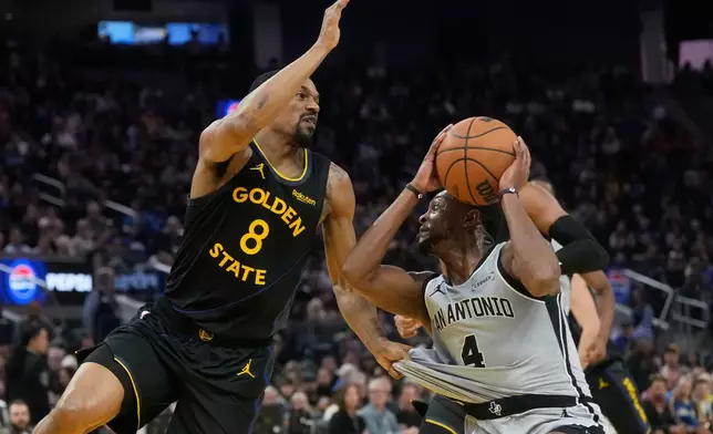 Golden State Warriors guard De'anthony Melton (8) grabs the jersey of San Antonio Spurs guard De'Aaron Fox (4) during the first half of an NBA basketball game in San Francisco, Wednesday, Feb. 11, 2026. (AP Photo/Jeff Chiu)
