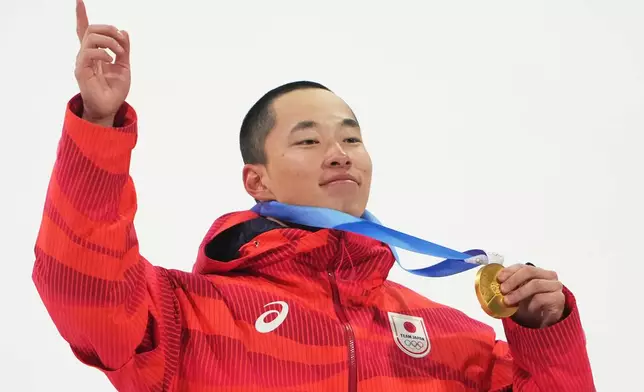 Gold medalist Japan's Kira Kimura celebrates with his medal after the men's snowboarding big air finals at the 2026 Winter Olympics, in Livigno, Italy, Saturday, Feb. 7, 2026. (AP Photo/Lindsey Wasson)