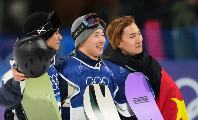 From left, silver medalist Japan's Ryoma Kimata, gold medalist Japan's Kira Kimura and bronze medalist China's Su Yiming stand after the men's snowboarding big air finals at the 2026 Winter Olympics, in Livigno, Italy, Saturday, Feb. 7, 2026. (AP Photo/Lindsey Wasson)
