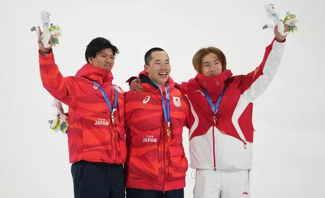 From left, silver medalist Japan's Ryoma Kimata, gold medalist Japan's Kira Kimura and bronze medalist China's Su Yiming celebrate after the men's snowboarding big air finals at the 2026 Winter Olympics, in Livigno, Italy, Saturday, Feb. 7, 2026. (AP Photo/Lindsey Wasson)
