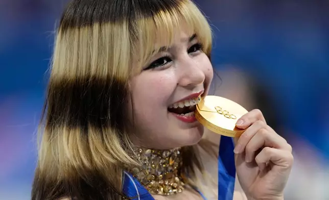 Gold medalist Alysa Liu of the United States displays her medal after competing in the women's free skate program in figure skating at the 2026 Winter Olympics, in Milan, Italy, Thursday, Feb. 19, 2026. (AP Photo/Natacha Pisarenko)
