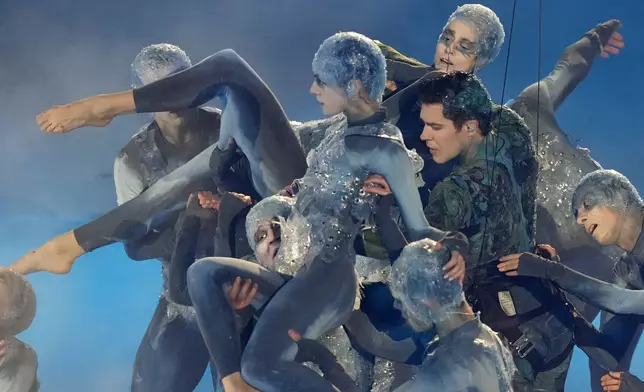 Italian dancer Roberto Bolle performs during the closing ceremony of the 2026 Winter Olympics, in Verona, Italy, Sunday, Feb. 22, 2026. (AP Photo/Antonio Calanni)