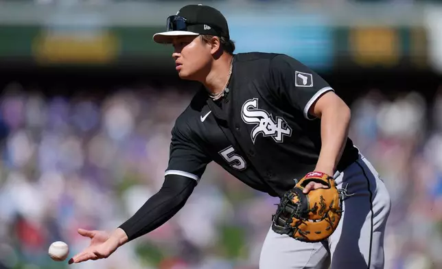 Chicago White Sox first baseman Munetaka Murakami, of Japan, tosses the ball to White Sox pitcher Jonathan Cannon at first base to get Chicago Cubs' BJ Murray out during the second inning of a spring training baseball game Friday, Feb. 20, 2026, in Mesa, Ariz. (AP Photo/Ross D. Franklin)
