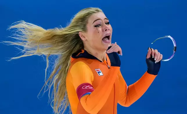 Jutta Leerdam of the Netherlands celebrates winning the gold medal in the women's 1,000 meters speedskating race at the 2026 Winter Olympics, in Milan, Italy, Monday, Feb. 9, 2026. (AP Photo/Luca Bruno)