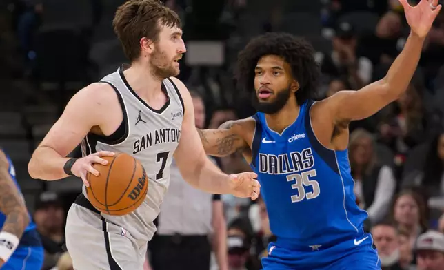 San Antonio Spurs center Luke Kornet (7) drives against Dallas Mavericks forward Marvin Bagley III during the first half of an NBA basketball game, Saturday, Feb. 7, 2026, in San Antonio. (AP Photo/Darren Abate)
