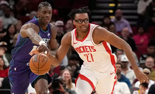 Houston Rockets forward Isaiah Crawford (27) and Charlotte Hornets forward Moussa Diabate chase a loose ball during the first half of an NBA basketball game, Thursday, Feb. 5, 2026, in Houston. (AP Photo/ Karen Warren)