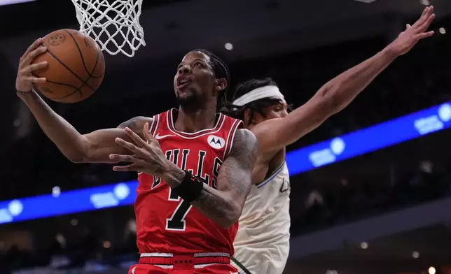 Chicago Bulls' Dalen Terry shoots past Milwaukee Bucks' Jericho Sims during the first half of an NBA basketball game Tuesday, Feb. 3, 2026, in Milwaukee. (AP Photo/Morry Gash)