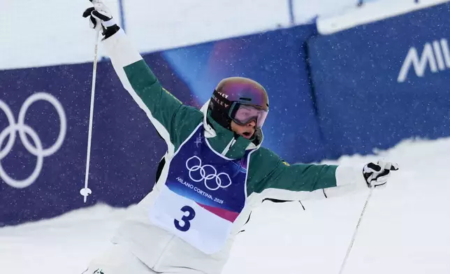 Gold medalist Australia's Jakara Anthony celebrates after defeating United States' Jaelin Kauf in the women's freestyle skiing dual moguls finals at the 2026 Winter Olympics, in Livigno, Italy, Saturday, Feb. 14, 2026. (AP Photo/Abbie Parr)