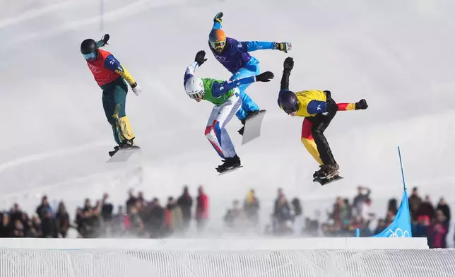 From left, Australia's Adam Lambert (2-1), France's Aidan Chollet (3-1), Italy's Lorenzo Sommariva (6-1) and Germany's Leon Ulbricht (7-1) compete during the mixed team snowboard cross finals at the 2026 Winter Olympics, in Livigno, Italy, Sunday, Feb. 15, 2026. (AP Photo/Lindsey Wasson)