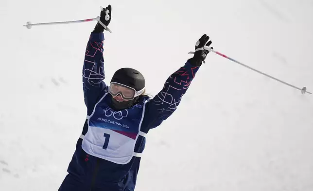 Britain's Zoe Atkin celebrates during the women's freestyle skiing halfpipe final at the 2026 Winter Olympics, in Livigno, Italy, Sunday, Feb. 22, 2026. (AP Photo/Abbie Parr)