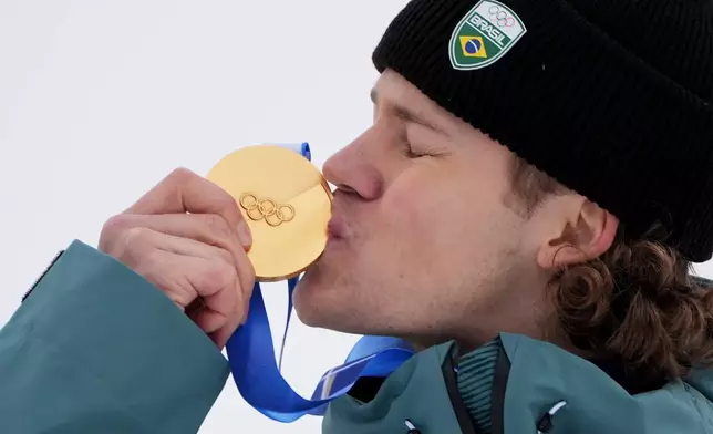 Brazil's Lucas Pinheiro Braathen kisses his gold medal for an alpine ski, men's giant slalom race, at the 2026 Winter Olympics, in Bormio, Italy, Saturday, Feb. 14, 2026. (AP Photo/Rebecca Blackwell)