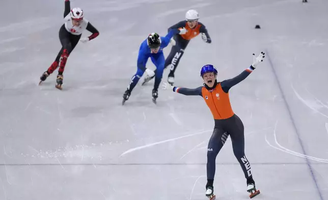 Xandra Velzeboer of the Netherlands wins gold during the short track speed skating women's 500m at the 2026 Winter Olympics, in Milan, Italy, Thursday, Feb. 12, 2026. (AP Photo/Stephanie Scarbrough)