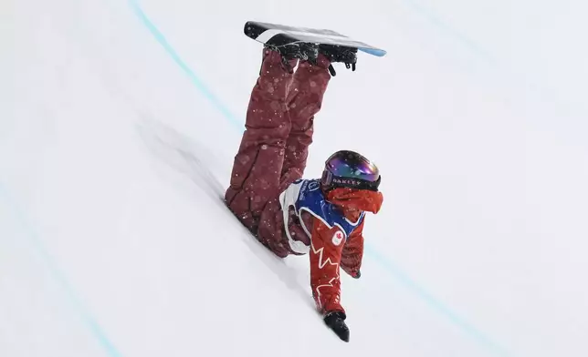 Canada's Elizabeth Hosking crashes during the women's snowboarding halfpipe finals at the 2026 Winter Olympics, in Livigno, Italy, Thursday, Feb. 12, 2026. (AP Photo/Abbie Parr)