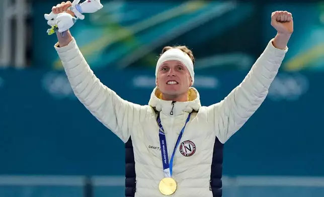 Gold medallist Sander Eitrem of Norway celebrates on the podium after the men's 5,000 meters speedskating race at the 2026 Winter Olympics, in Milan, Italy, Sunday, Feb. 8, 2026. (AP Photo/Ben Curtis)