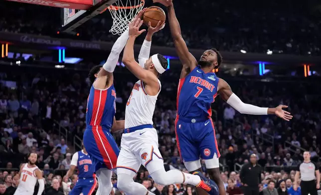 Detroit Pistons forward Paul Reed (7) attempts to block New York Knicks guard Josh Hart (3) during the first half of an NBA basketball game, Thursday, Feb. 19, 2026, in New York. (AP Photo/Yuki Iwamura)