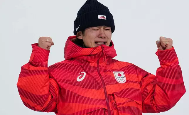 Gold medalist Japan's Yuto Totsuka reacts after winning the men's snowboarding halfpipe finals at the 2026 Winter Olympics, in Livigno, Italy, Friday, Feb. 13, 2026. (AP Photo/Gregory Bull)