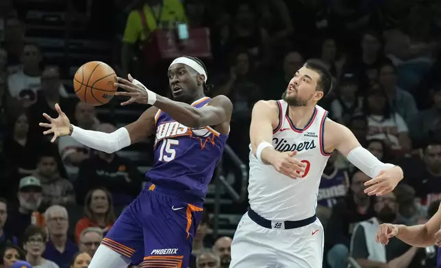 Phoenix Suns center Mark Williams (15) and Los Angeles Clippers center Ivica Zubac battle for a rebound during the first half of an NBA basketball game Sunday, Feb. 1, 2026, in Phoenix. (AP Photo/Ross D. Franklin)
