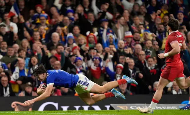 France's Fabien Brau-Boirie scores a try during the Six Nations rugby union match between Wales and France in Cardiff, Wales, Sunday Feb. 15, 2026. (Andrew Matthews/PA via AP)