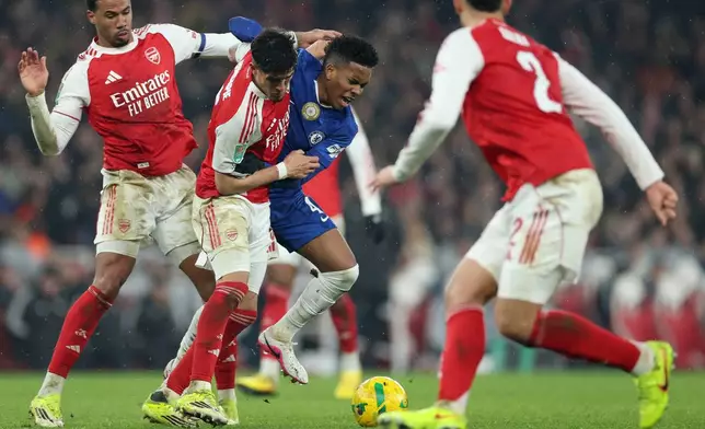 Chelsea's Estevao, second right, and Arsenal's Piero Hincapie challenge for the ball during the English League Cup semifinal second leg soccer match between Arsenal and Chelsea in London, Tuesday, Feb. 3, 2026. (AP Photo/Ian Walton)