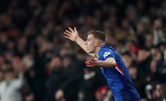 Chelsea's Liam Delap reacts during the English League Cup semifinal second leg soccer match between Arsenal and Chelsea in London, Tuesday, Feb. 3, 2026. (AP Photo/Ian Walton)