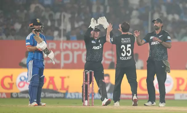 New Zealand's Zak Foulkes celebrates the dismissal of India's Rinku Singh with his teammates during the fourth T20 cricket match between India and New Zealand in Visakhapatnam, India, Wednesday, Jan. 28, 2026. (AP Photo/Aijaz Rahi)