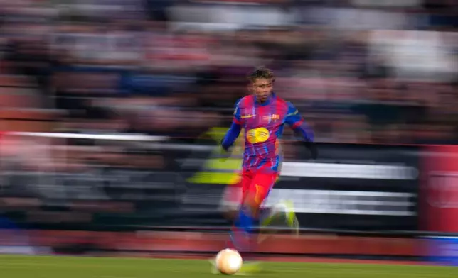Barcelona's Lamine Yamal runs for the ball against during a Copa del Rey quarterfinal soccer match between Albacete and Barcelona, in Albacete, Spain, Tuesday, Feb. 3, 2026. (AP Photo/Manu Fernandez)