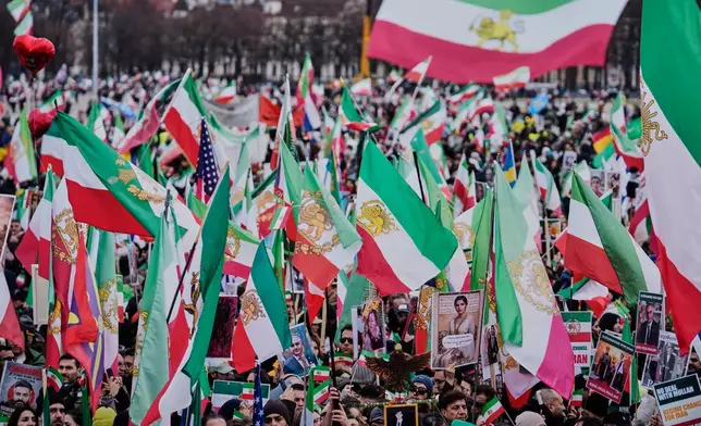 Supports of Iran's exiled Crown Prince Reza Pahlavi attend a demonstration during the Munich Security Conference in Munich, Germany, Saturday, Feb. 14, 2026. (AP Photo/Ebrahim Noroozi)