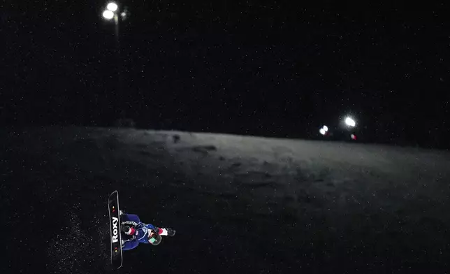 United States' Chloe Kim competes during the women's snowboarding halfpipe finals at the 2026 Winter Olympics, in Livigno, Italy, Thursday, Feb. 12, 2026. (AP Photo/Abbie Parr)