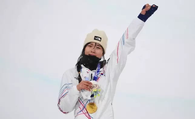 Gold medalist South Korea's Choi Ga-on reacts after winning the women's snowboarding halfpipe finals at the 2026 Winter Olympics, in Livigno, Italy, Thursday, Feb. 12, 2026. (AP Photo/Lindsey Wasson)
