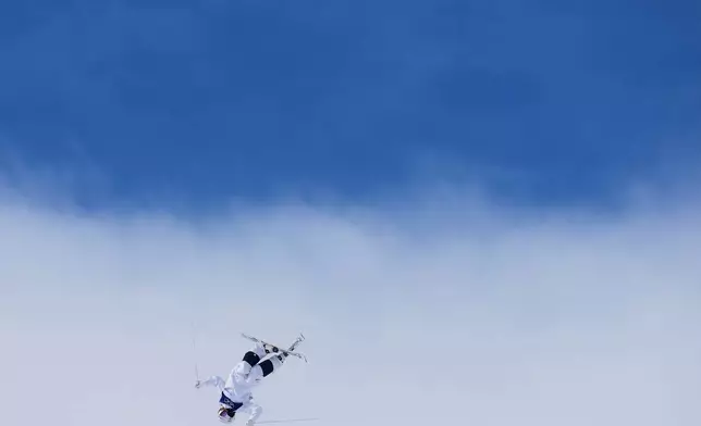 United States' Jaelin Kauf competes during the women's freestyle skiing moguls qualifications at the 2026 Winter Olympics, in Livigno, Italy, Wednesday, Feb. 11, 2026. (AP Photo/Gregory Bull)