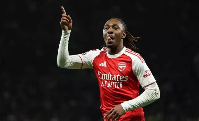 Arsenal's Eberechi Eze celebrates scoring his side's third goal during the English Premier League soccer match between Tottenham Hotspur and Arsenal in London, Sunday, Feb. 22, 2026.(AP Photo/Ian Walton)