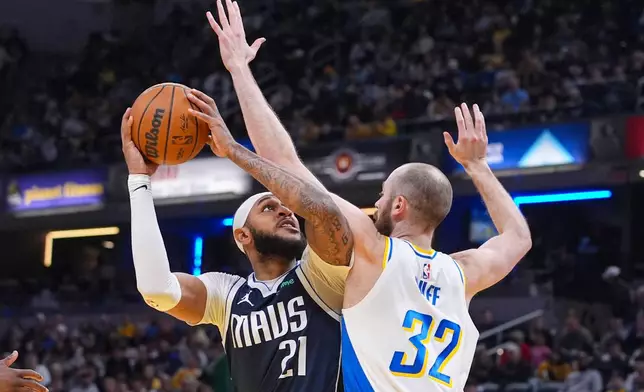 Dallas Mavericks forward/center Daniel Gafford (21) looks to shoot over Indiana Pacers center Jay Huff (32) during the first half of an NBA basketball game in Indianapolis, Sunday, Feb. 22, 2026. (AP Photo/Michael Conroy)