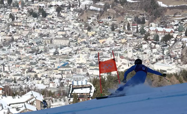 Italy's Giovanni Franzoni speeds down the course of an alpine ski men's downhill portion of a team combined race, at the 2026 Winter Olympics, in Bormio, Italy, Monday, Feb. 9, 2026. (AP Photo/Gabriele Facciotti)