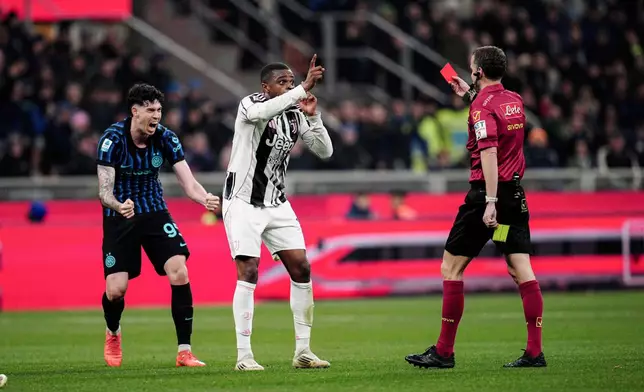 Juventus' Pierre Kalulu reacts after getting a red card during the Serie A soccer match between Inter Milan and Juventus, Saturday, Feb. 14, 2026, in Milan, Italy. (Marco Alpozzi/LaPresse via AP)