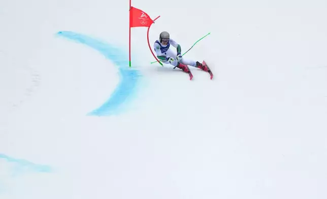 Brazil's Lucas Pinheiro Braathen speeds down the course to win an alpine ski, men's giant slalom race, at the 2026 Winter Olympics, in Bormio, Italy, Saturday, Feb. 14, 2026. (AP Photo/John Locher)