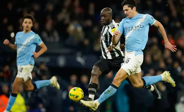-mu9-, left, and Manchester City's Abdukodir Khusanov fight for the ball during the English League Cup semifinal soccer match soccer match between Manchester City and Newcastle in Manchester, England, Wednesday, Feb. 4, 2026. (AP Photo/Dave Thompson)