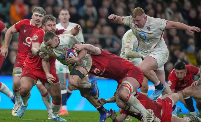 England's Ben Earl breaks through during the Six Nations rugby union match between England and Wales in London, Saturday, Feb. 7, 2026. (AP Photo/Alastair Grant)